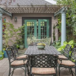 Une pergola installée sur une terrasse